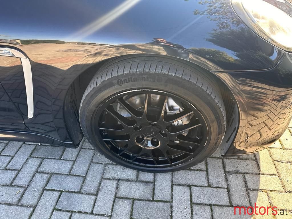 2010' Porsche Panamera photo #3