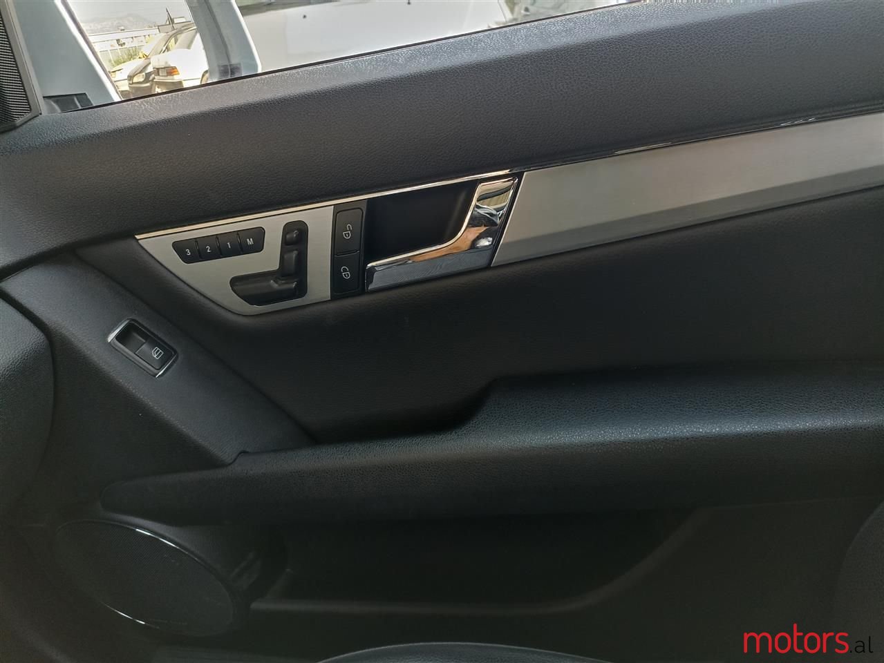 2011' Mercedes-Benz C 220 photo #2