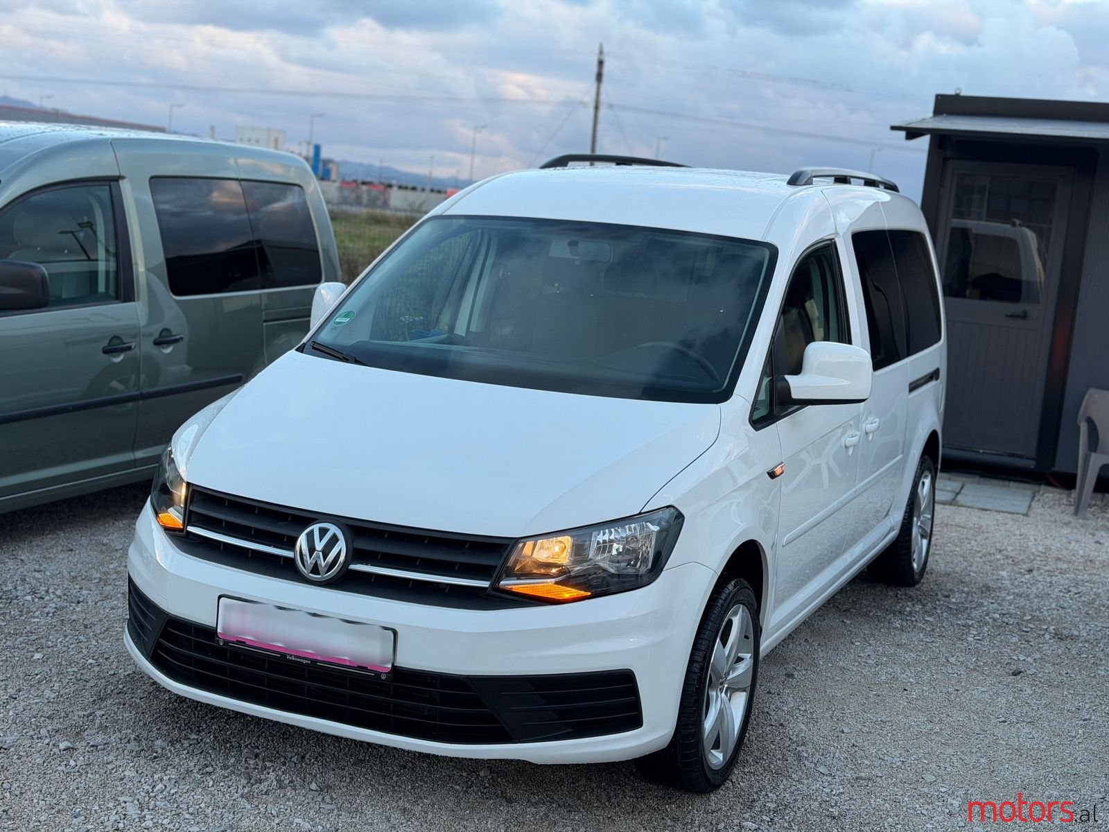 2017' Volkswagen Caddy photo #2