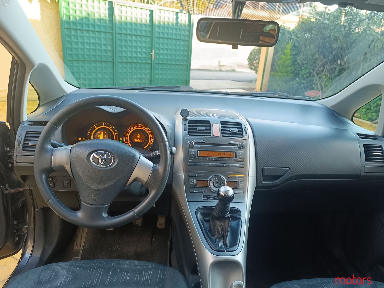 2008' Toyota Auris photo #3