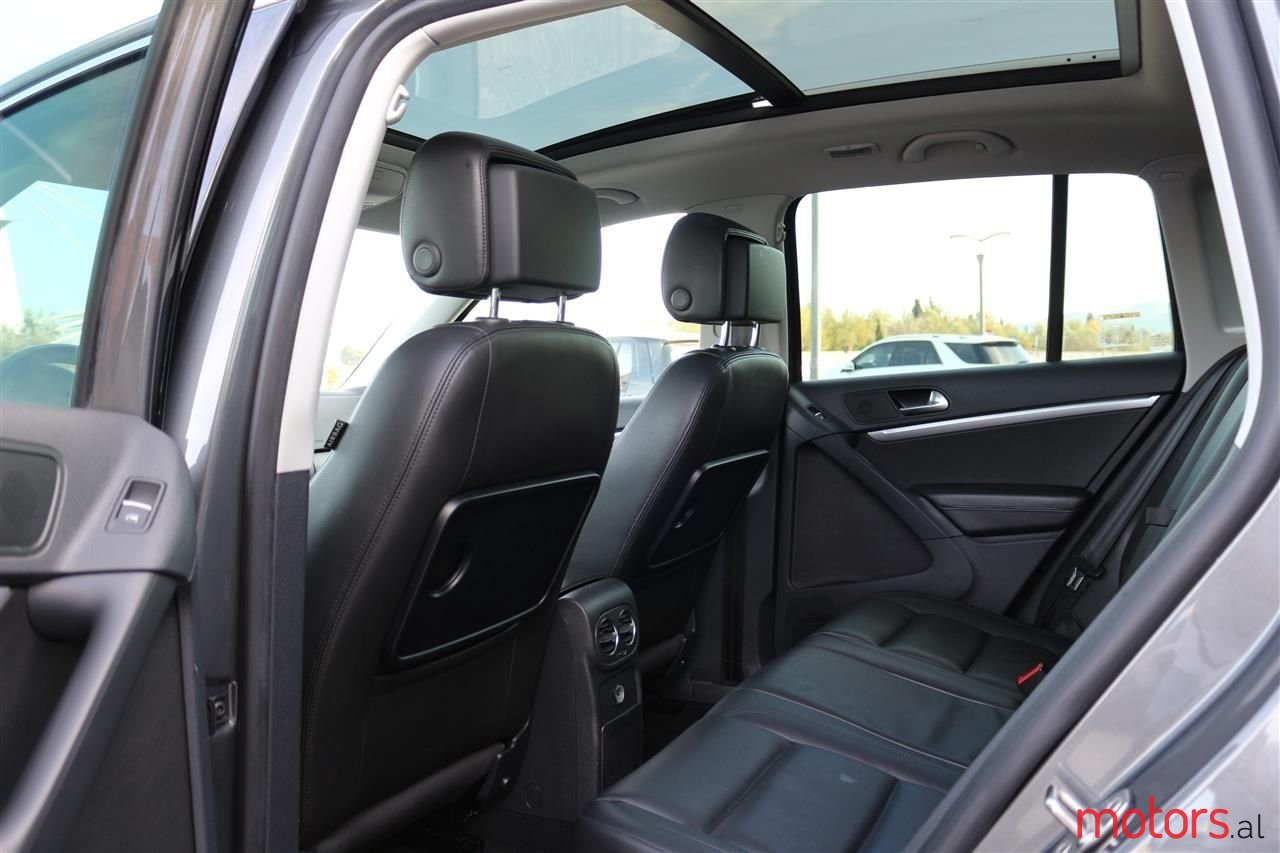 2012' Volkswagen Tiguan photo #6