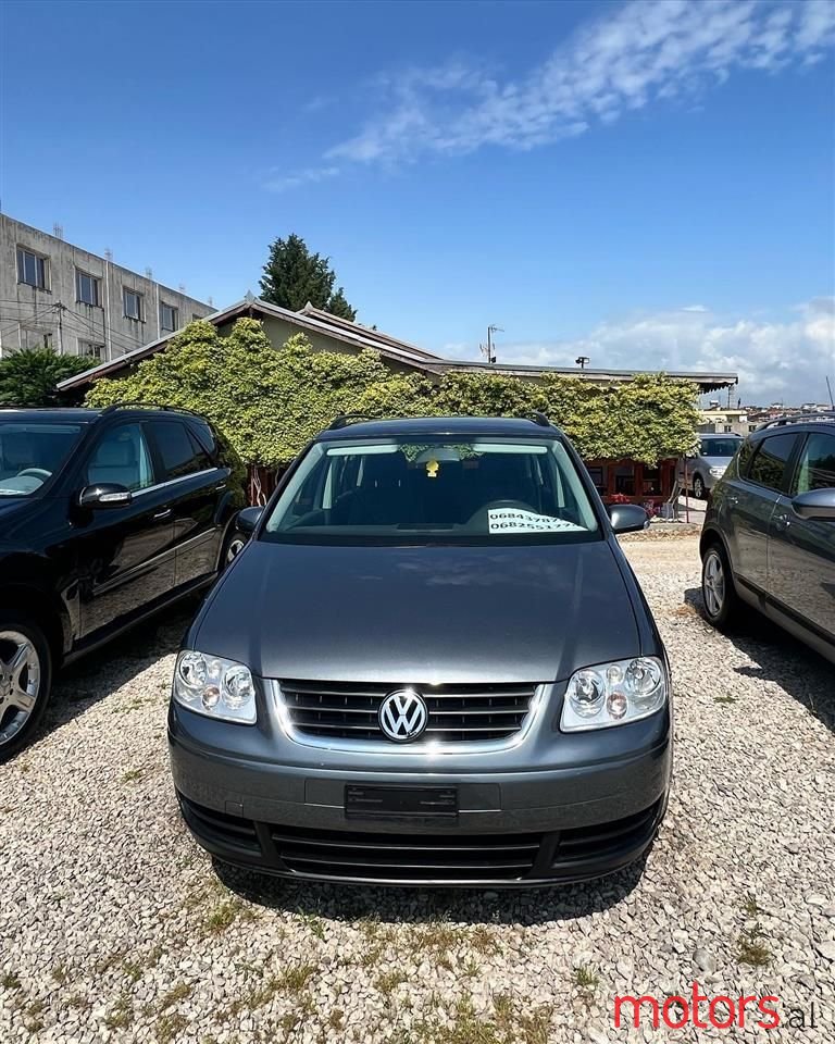 2006' Volkswagen Touran photo #2