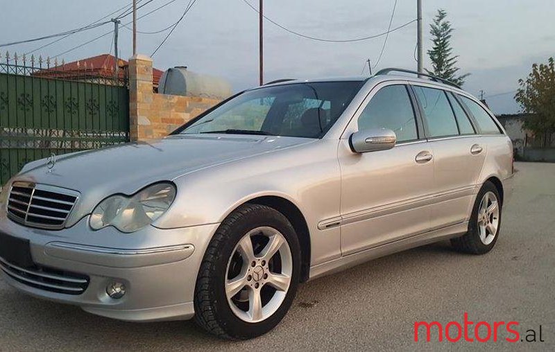 2004' Mercedes-Benz C 220 photo #2