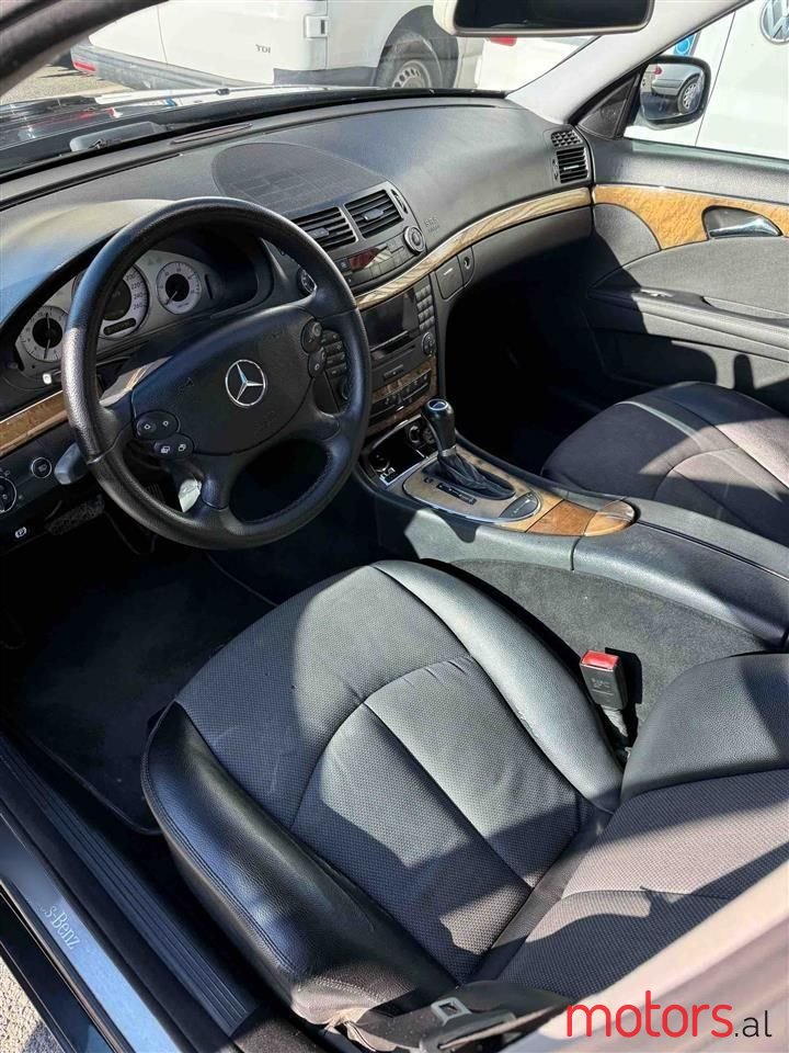 2008' Mercedes-Benz E 220 photo #5