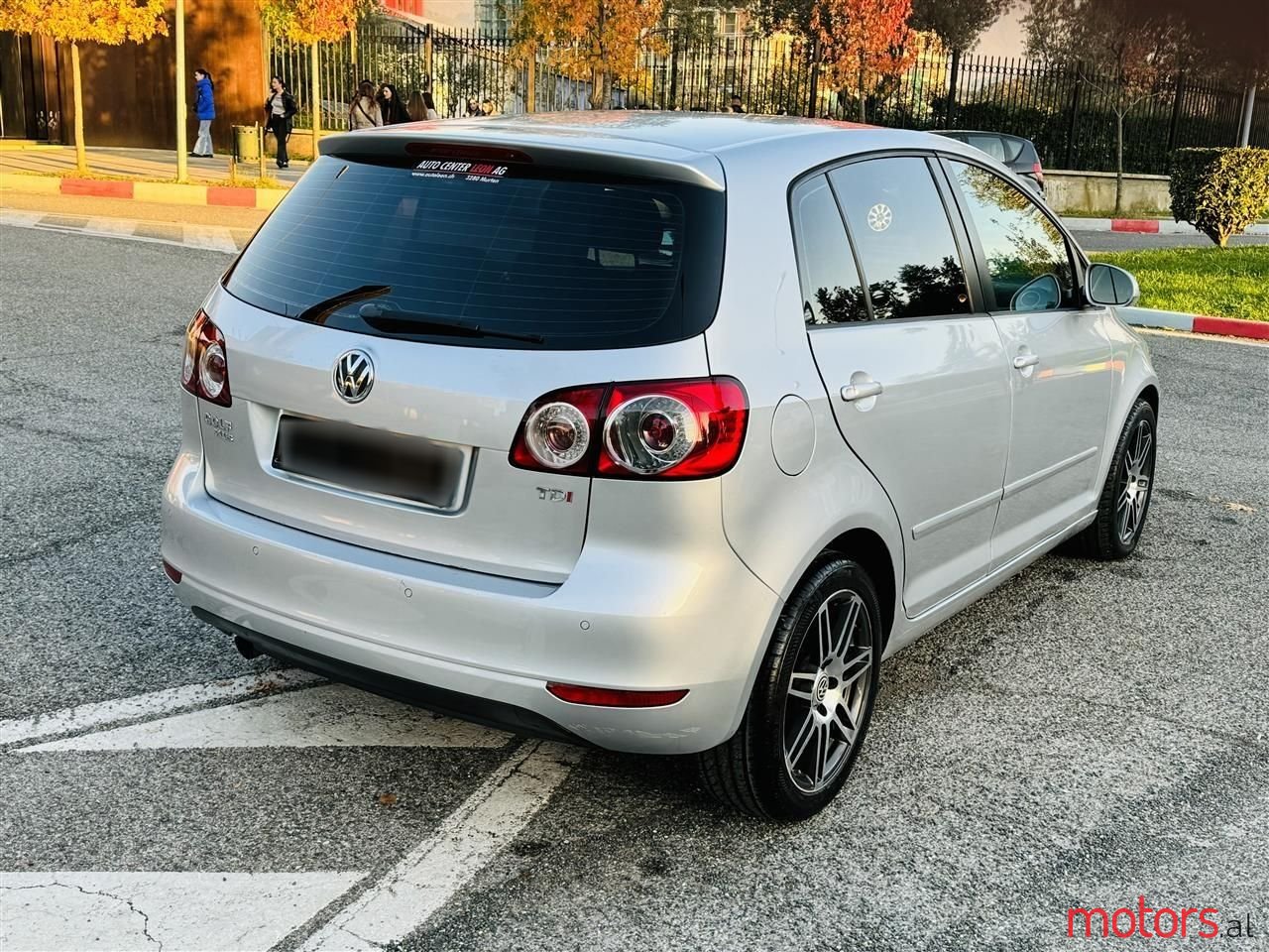 2011' Volkswagen Golf Plus photo #4