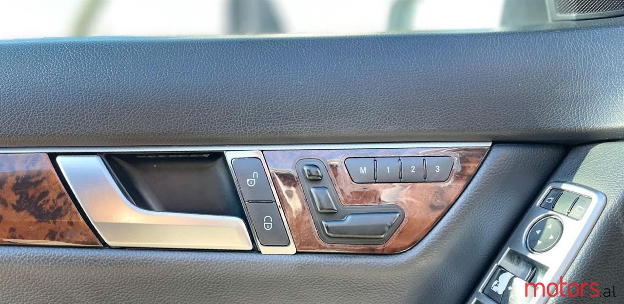 2012' Mercedes-Benz C 300 photo #5
