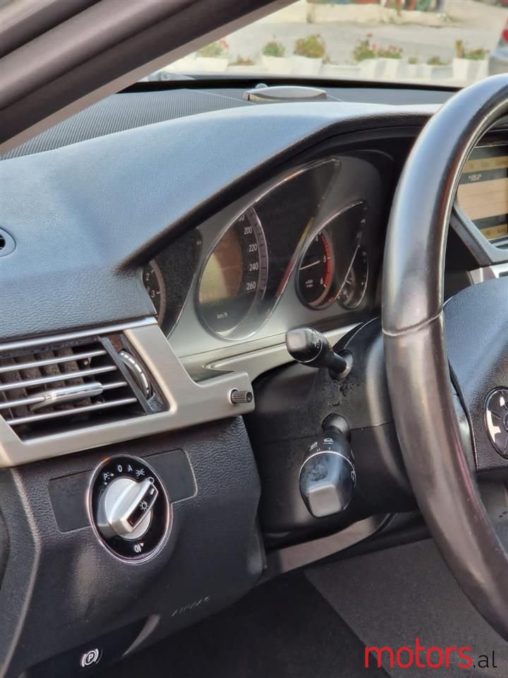 2009' Mercedes-Benz E 220 photo #4
