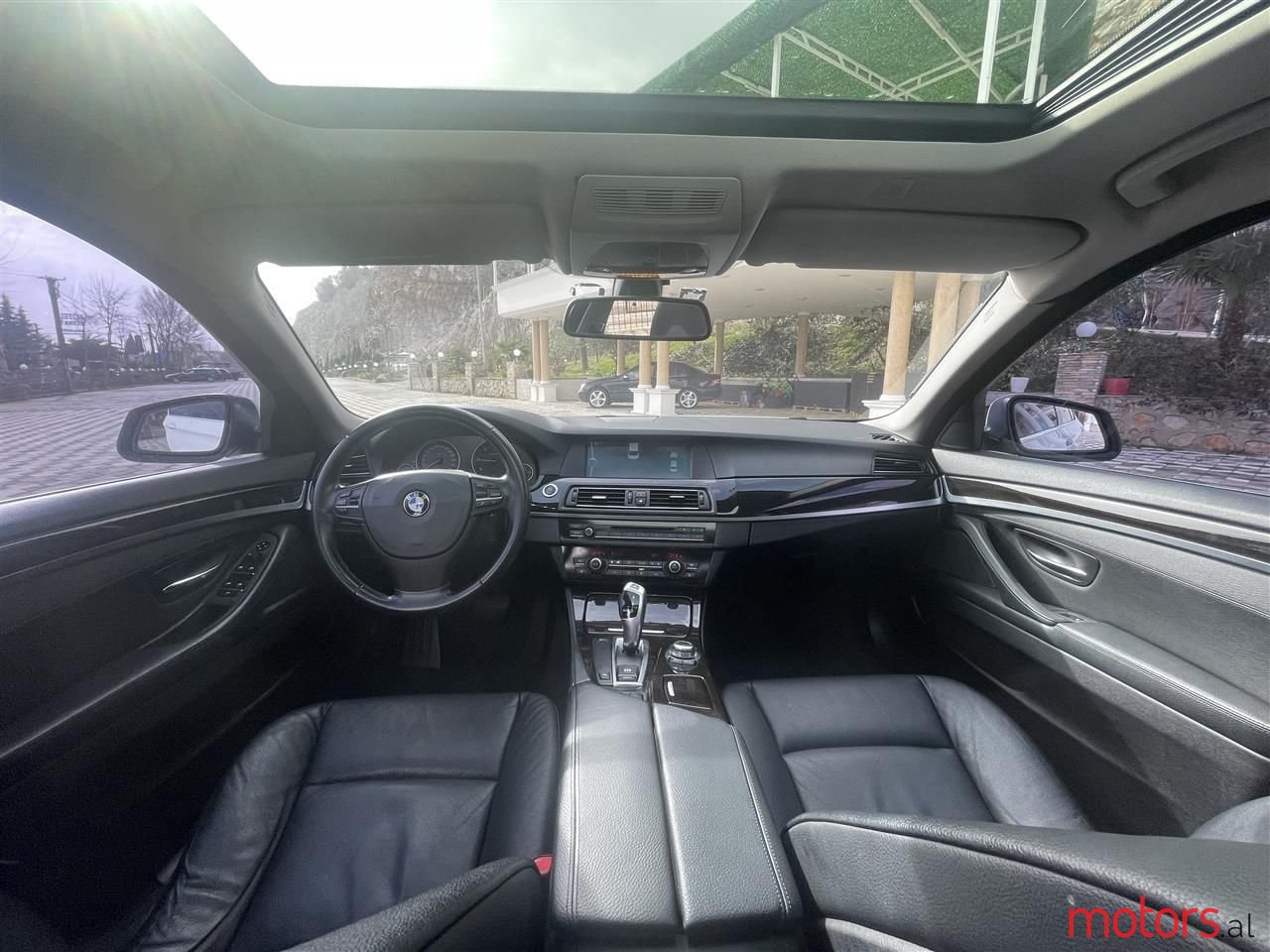 2011' BMW 520 photo #3