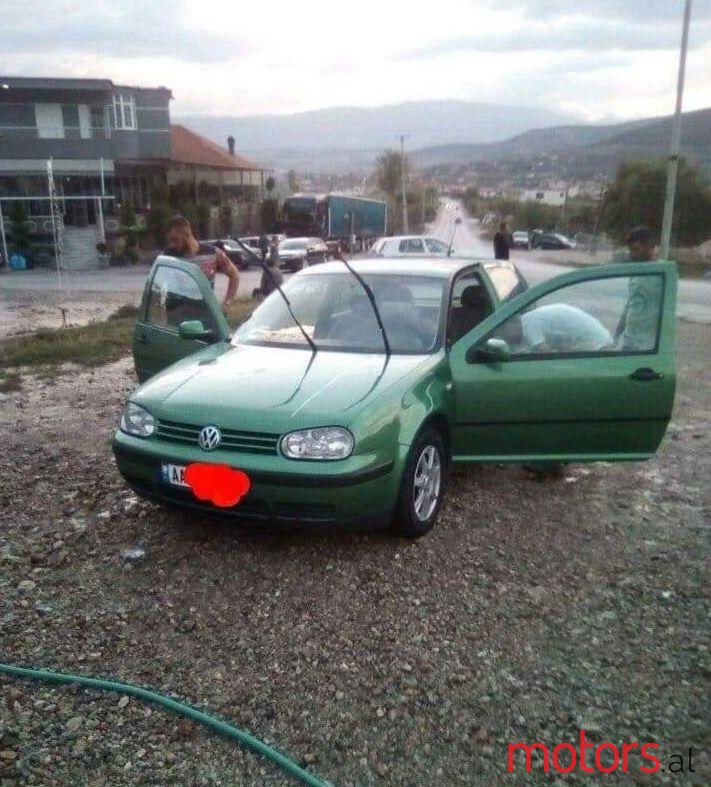 2002' Volkswagen Golf photo #1