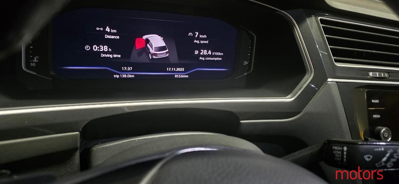 2020' Volkswagen Tiguan photo #6