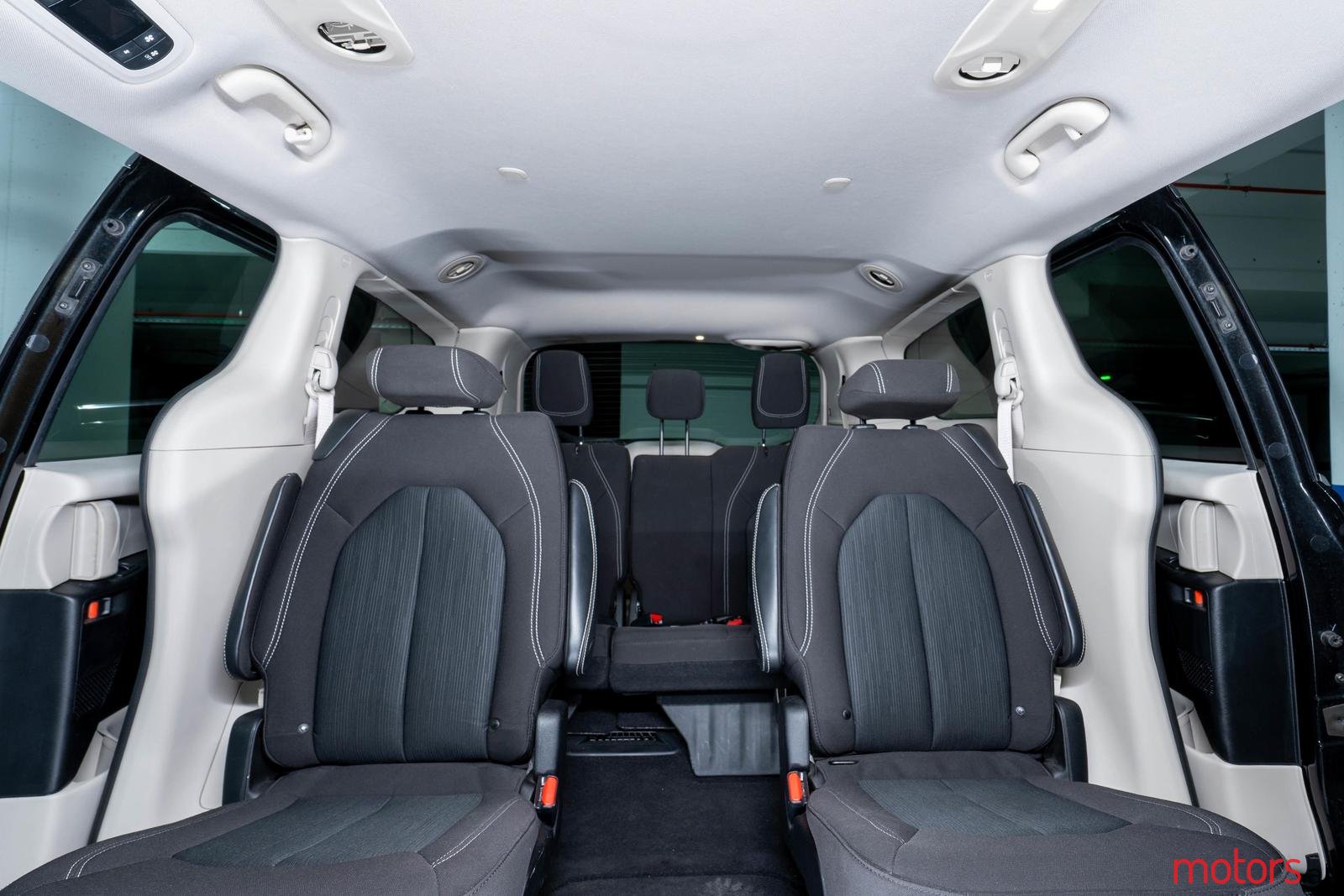 2022' Chrysler Voyager LX photo #6