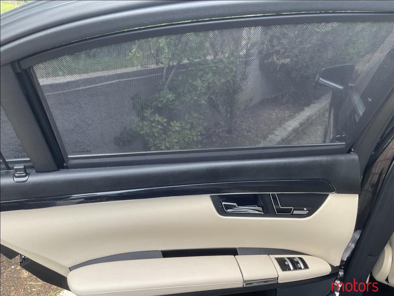 2011' Mercedes-Benz S 550 photo #2