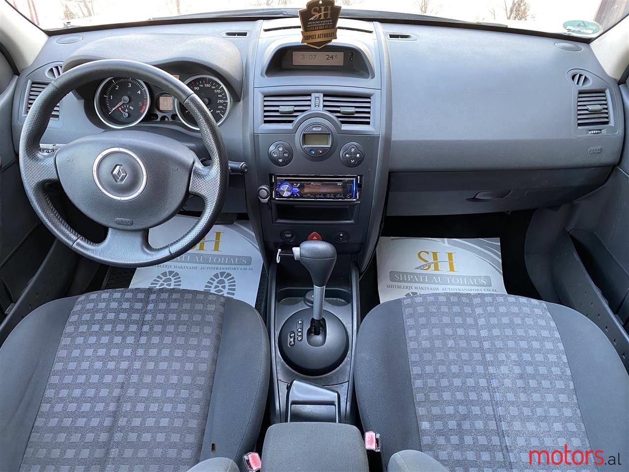 2007' Renault Megane photo #2