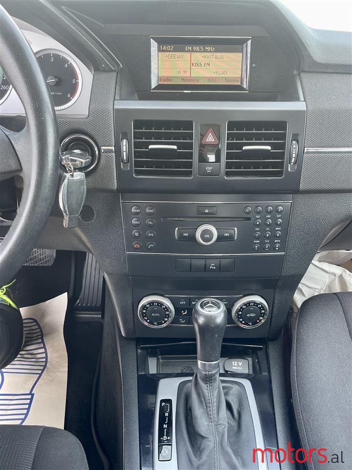 2009' Mercedes-Benz GLK 220 photo #2