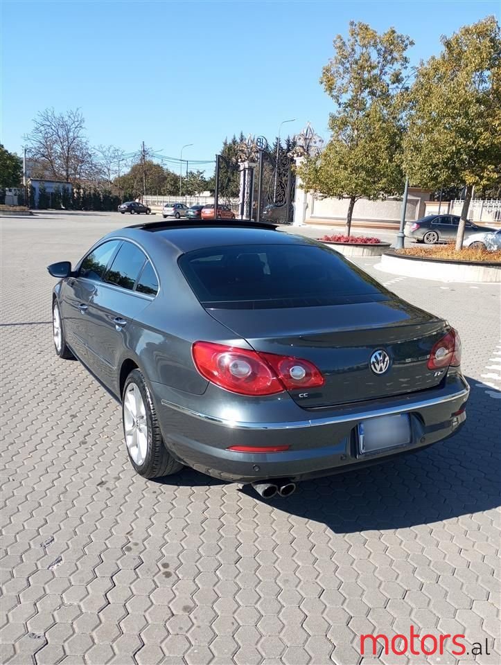 2010' Volkswagen Passat photo #6