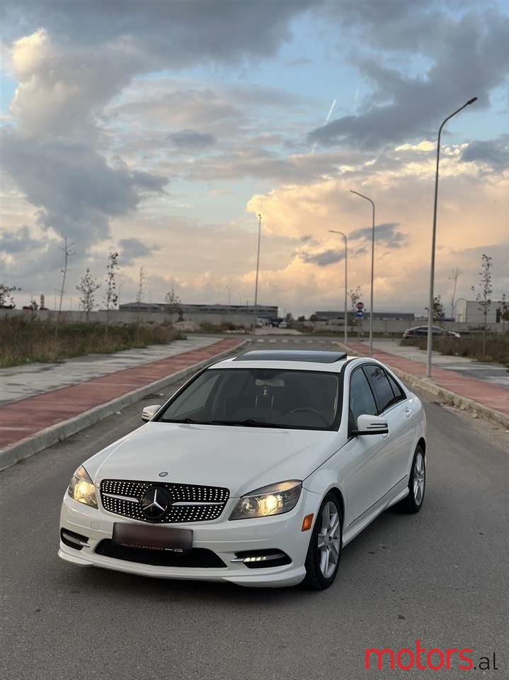 2011' Mercedes-Benz C 300 photo #6