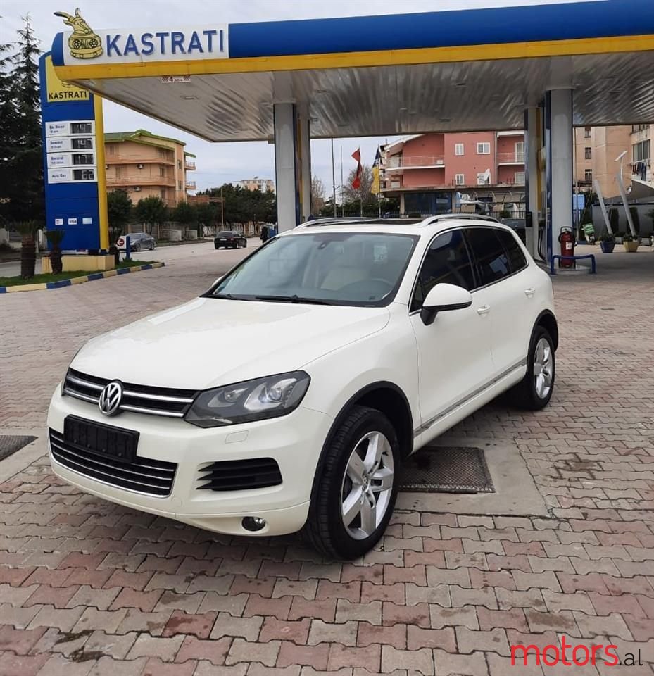 2013' Volkswagen Touareg photo #6