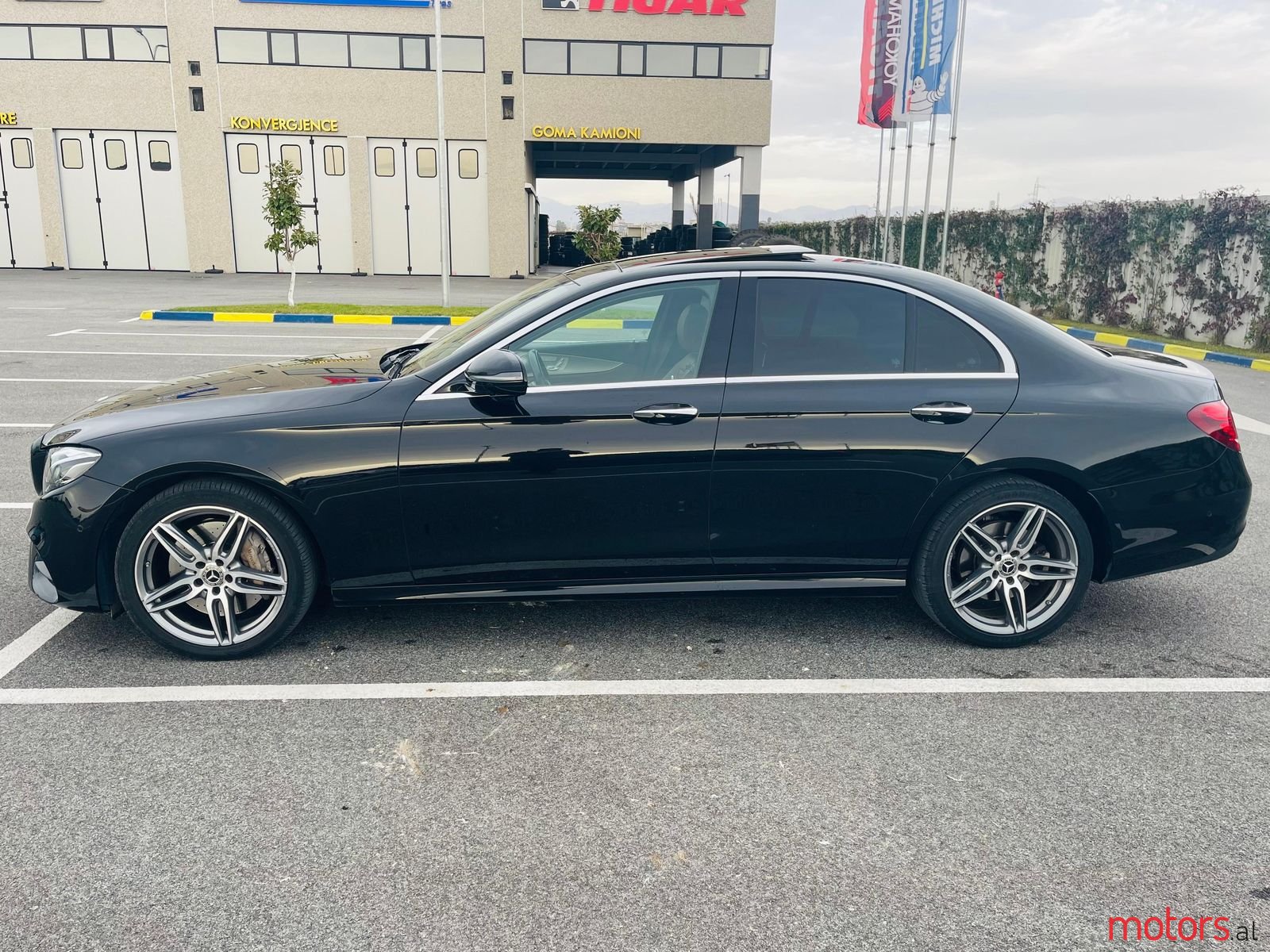 2017' Mercedes-Benz E 350 photo #1