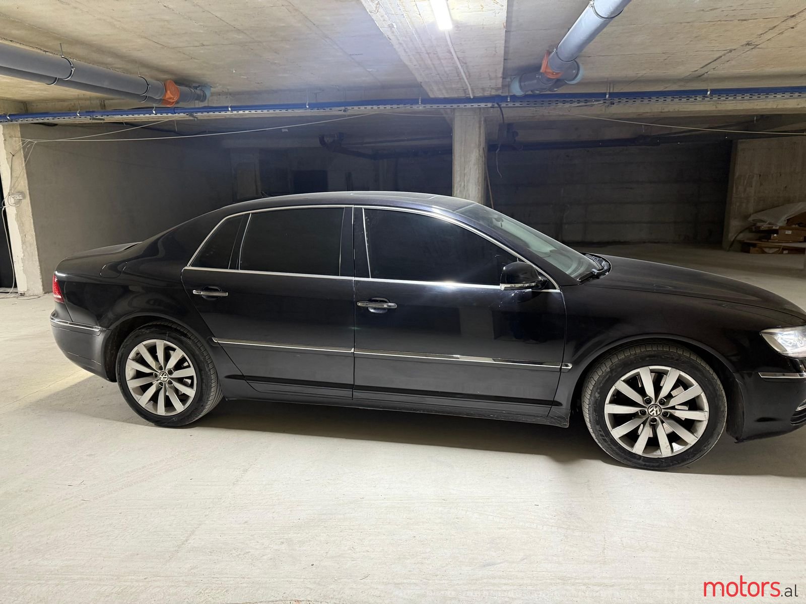 2013' Volkswagen Phaeton photo #3