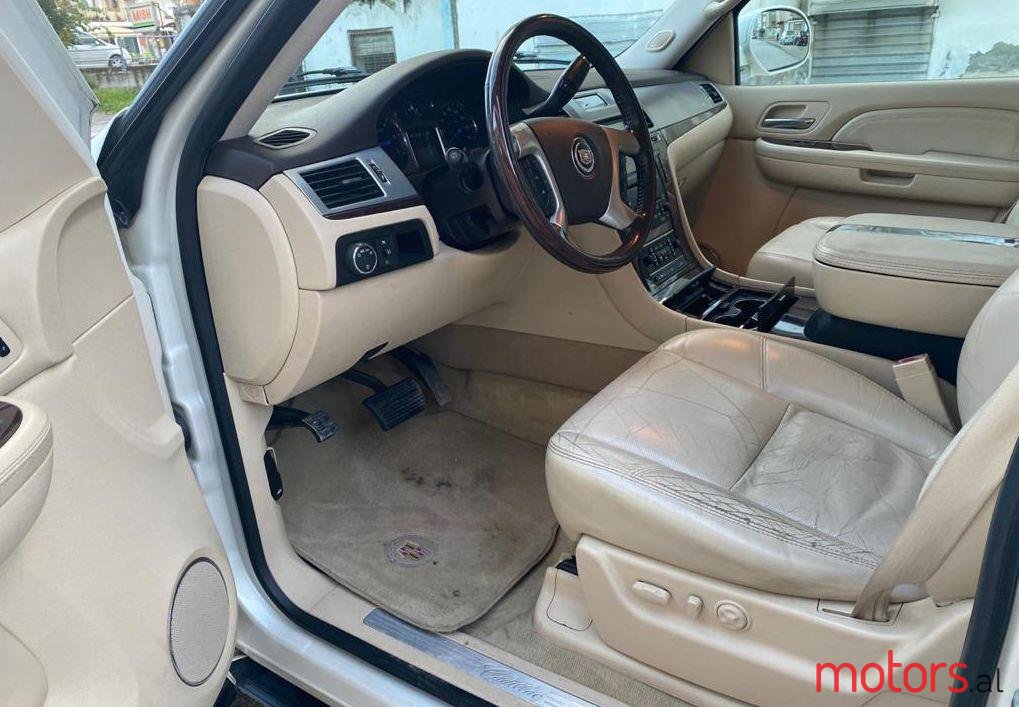 2008' Cadillac Escalade photo #2