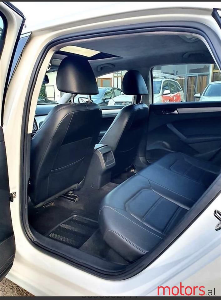 2012' Volkswagen Passat photo #4