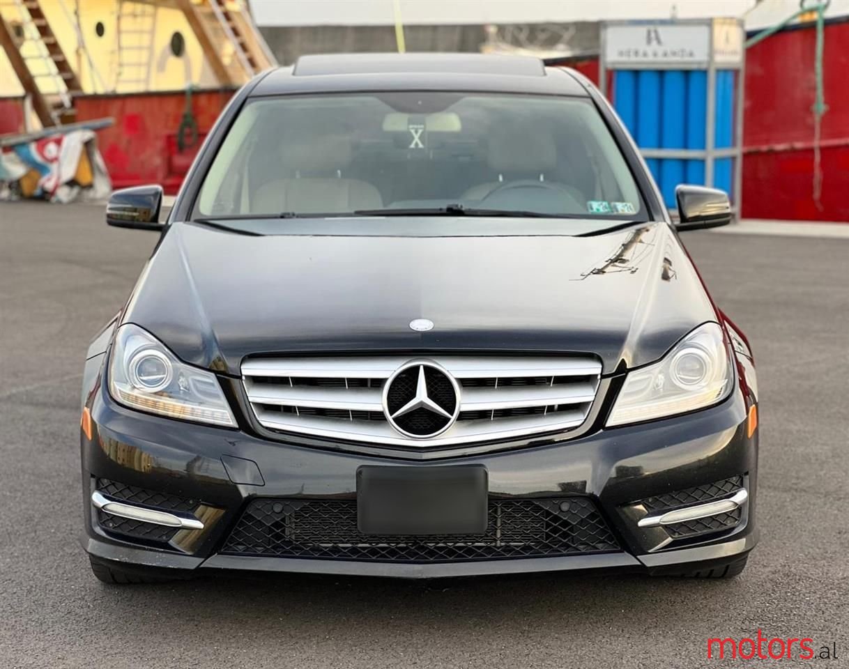 2012' Mercedes-Benz C 300 photo #3