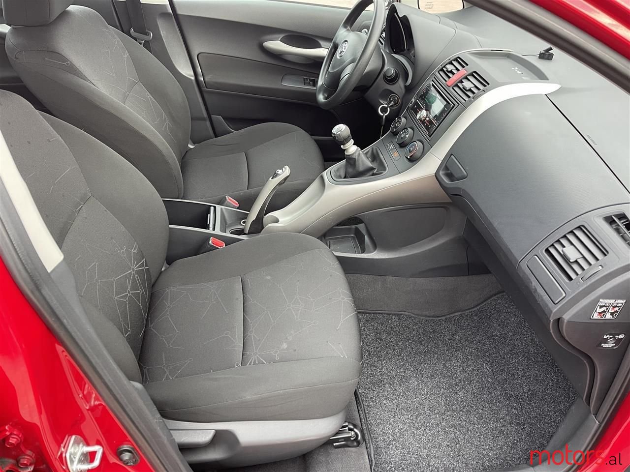 2010' Toyota Auris photo #4