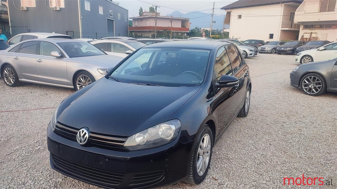 2011' Volkswagen Golf photo #1