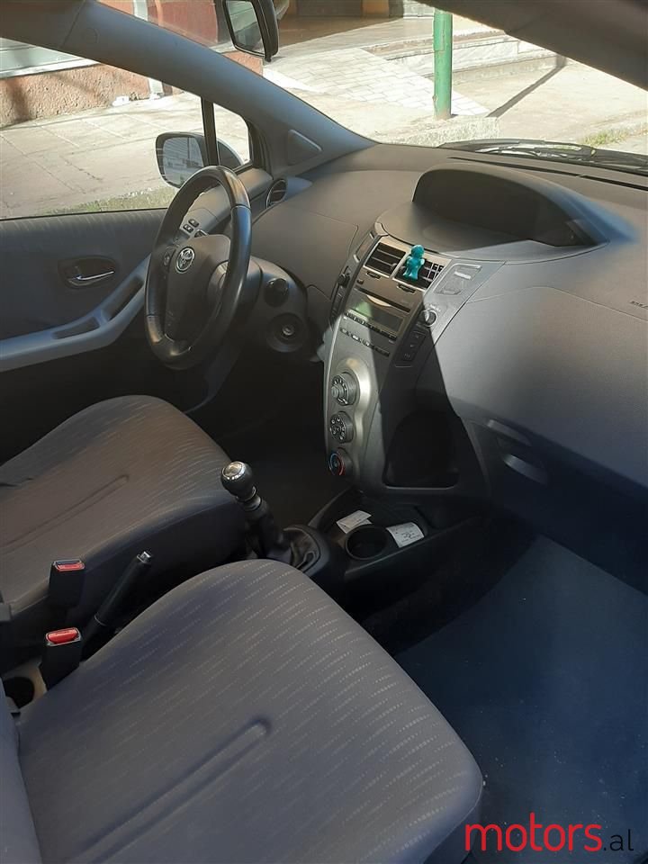 2009' Toyota Yaris photo #4