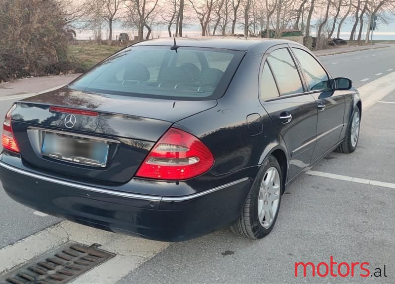 2005' Mercedes-Benz E 220 photo #4