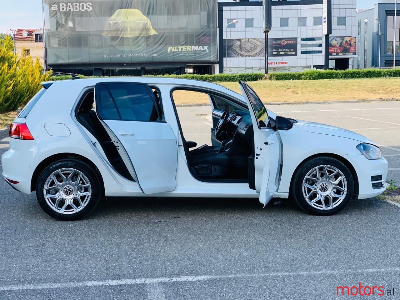 2016' Volkswagen Golf photo #3