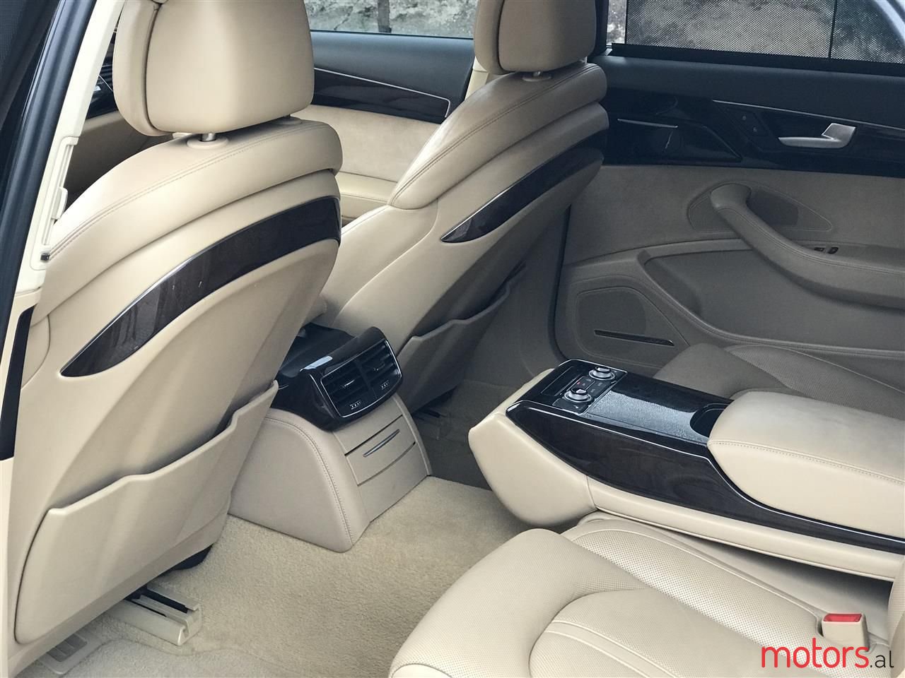 2012' Audi A8 photo #5