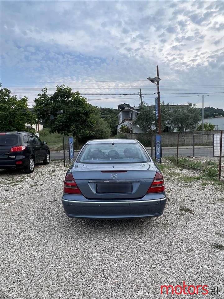 2005' Mercedes-Benz E 220 photo #2