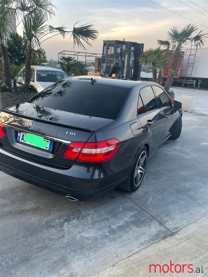 2010' Mercedes-Benz E 220 photo #5