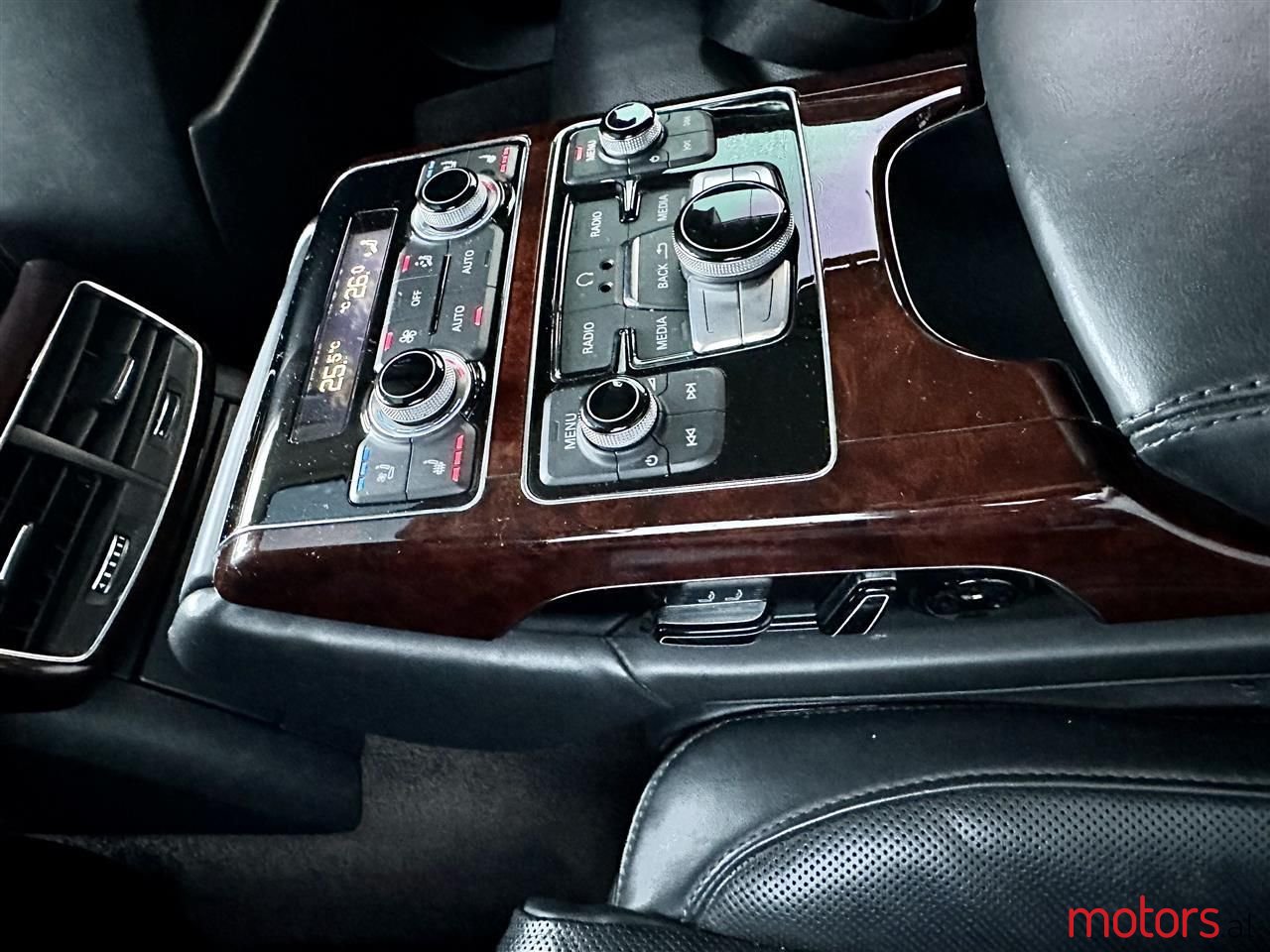 2011' Audi A8 photo #4