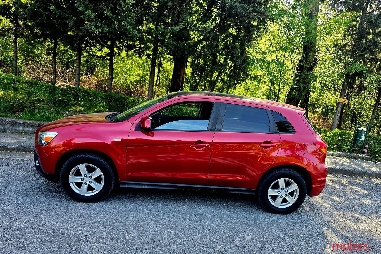 2012' Mitsubishi ASX photo #2
