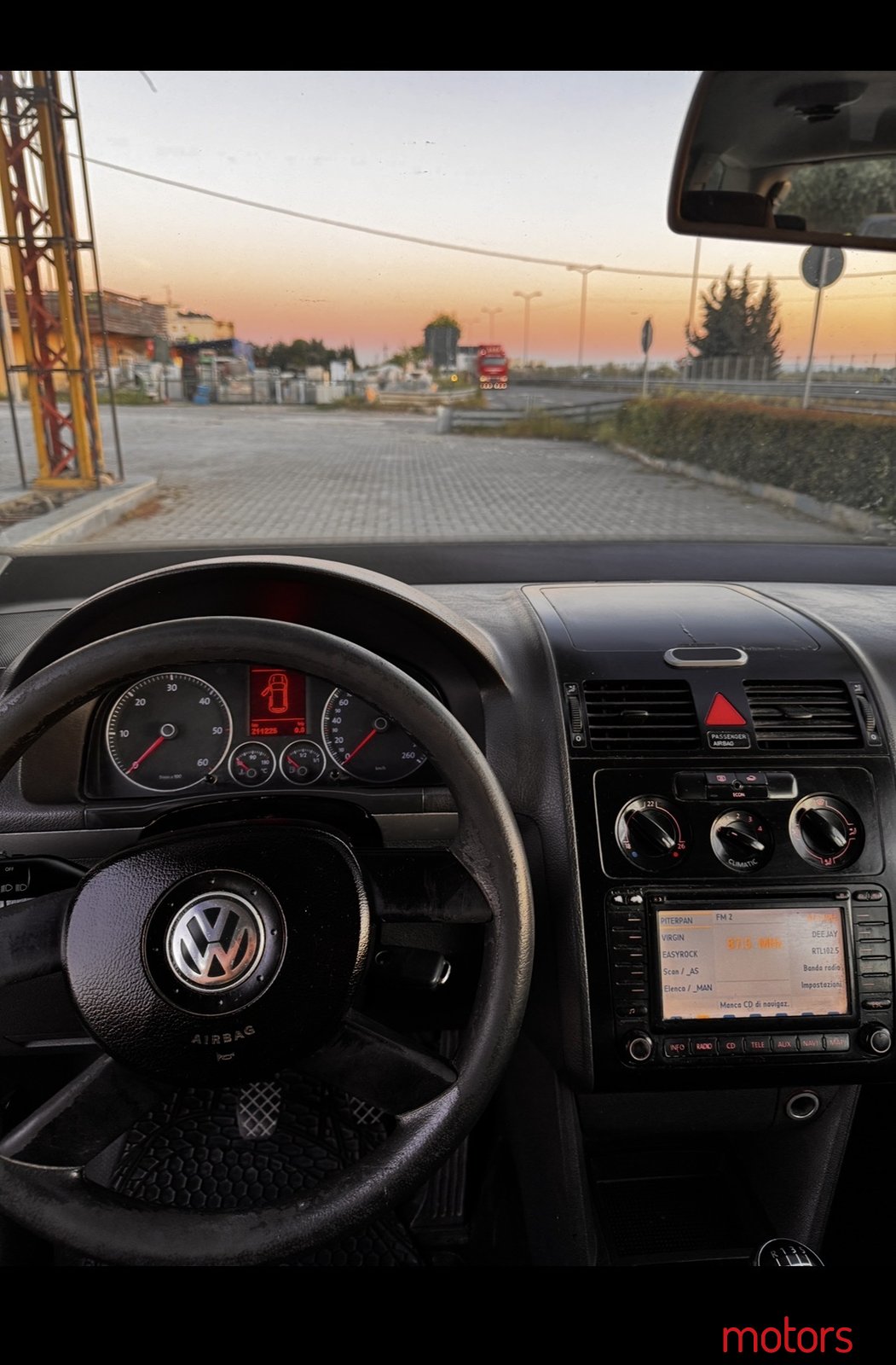 2007' Volkswagen Touran photo #6