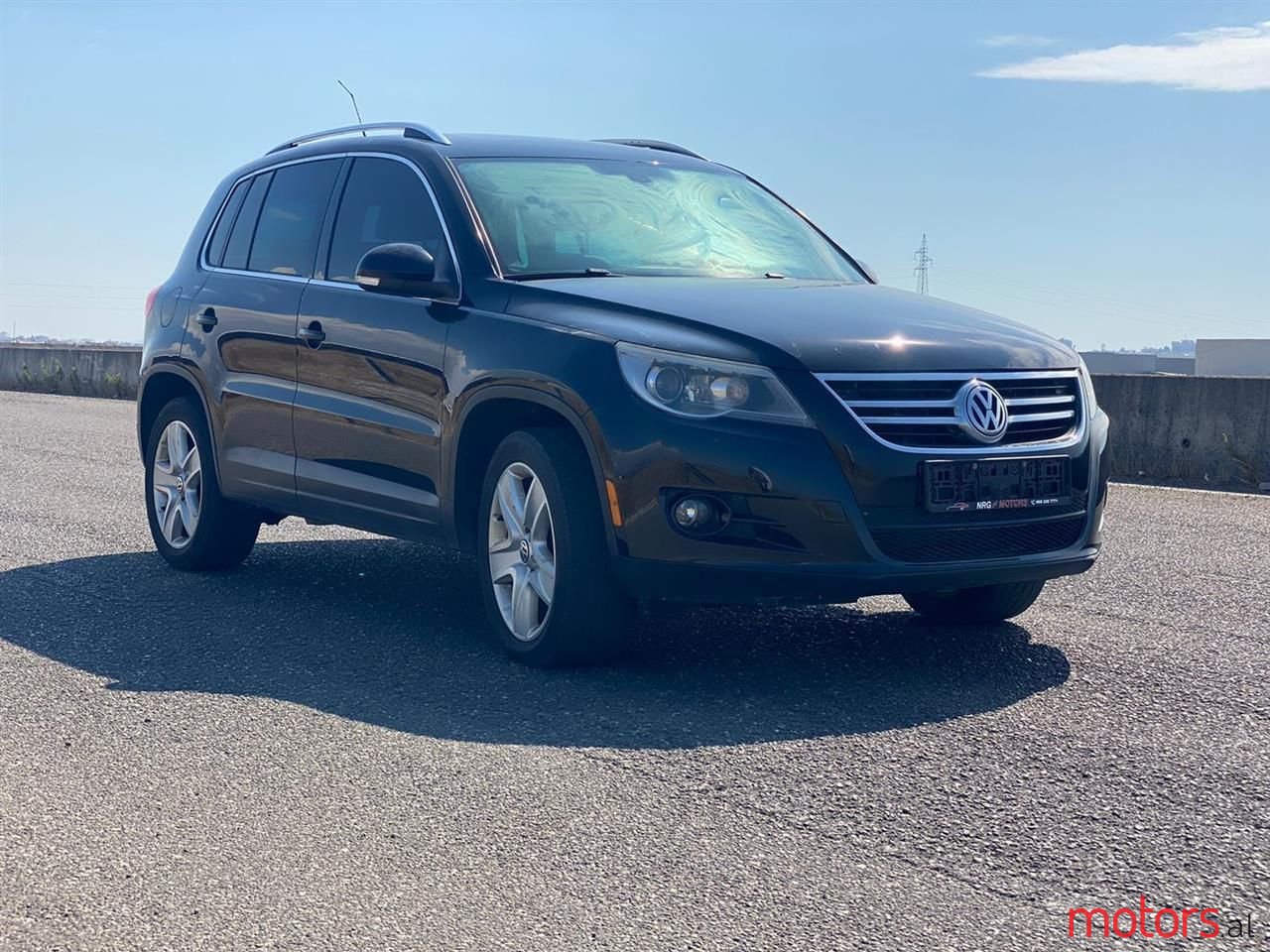 2011' Volkswagen Tiguan photo #5