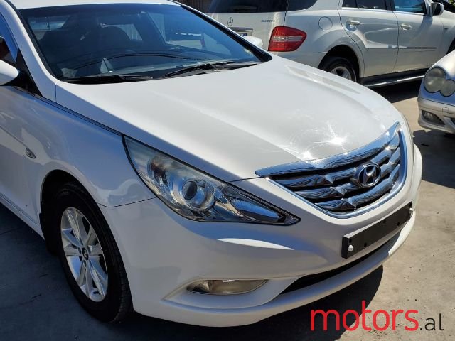 2010' Hyundai Sonata photo #3