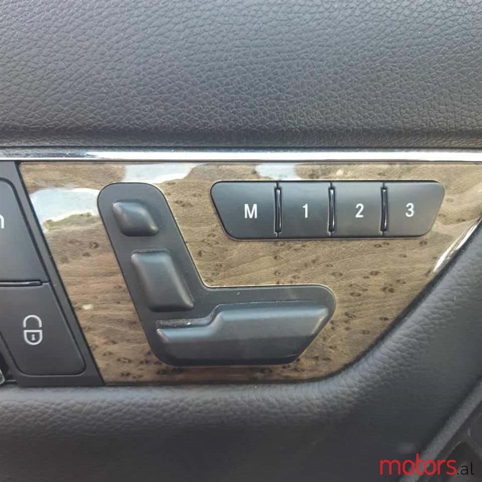 2011' Mercedes-Benz C 300 photo #4