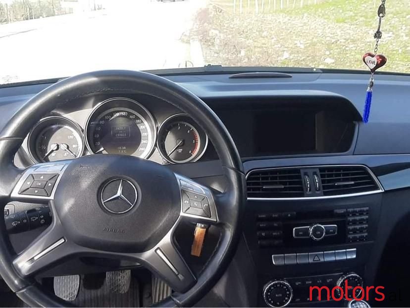 2011' Mercedes-Benz 200 photo #6