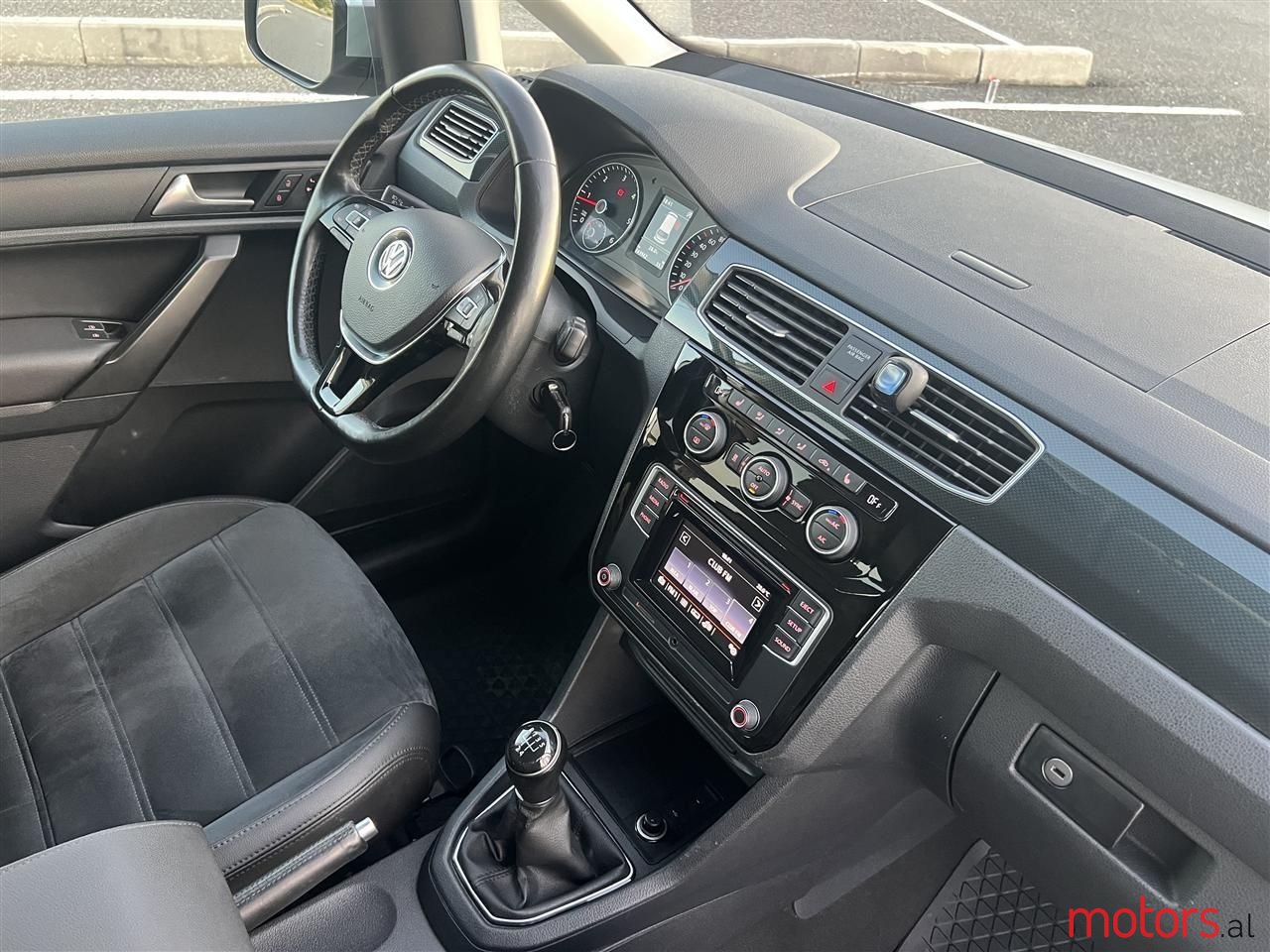 2017' Volkswagen Caddy photo #3