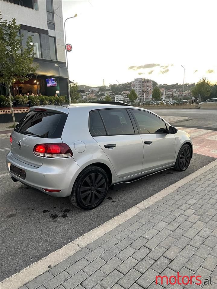 2011' Volkswagen Golf photo #2