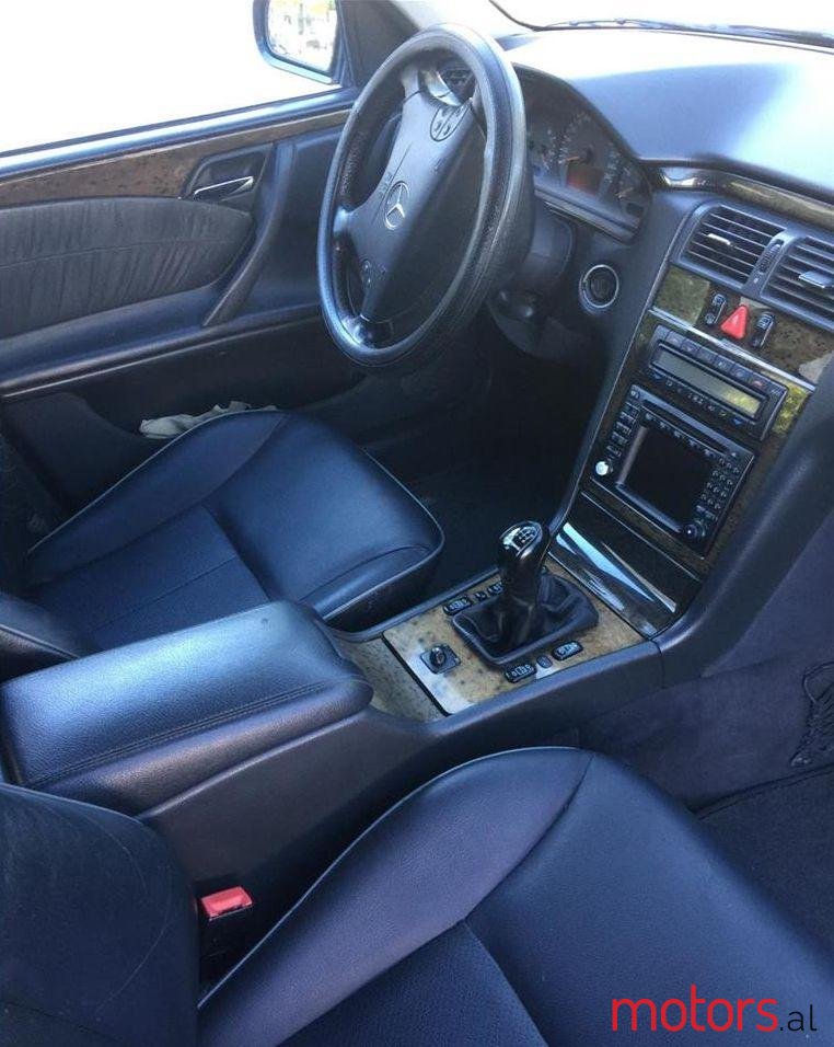 2000' Mercedes-Benz E 270 photo #1