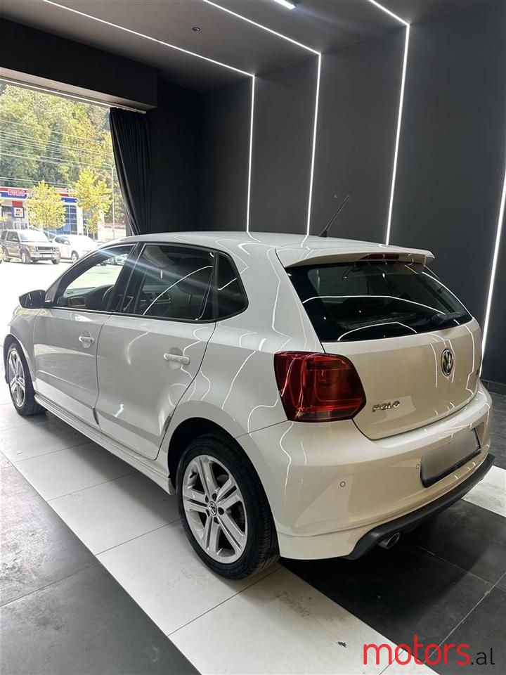 2014' Volkswagen Polo photo #5