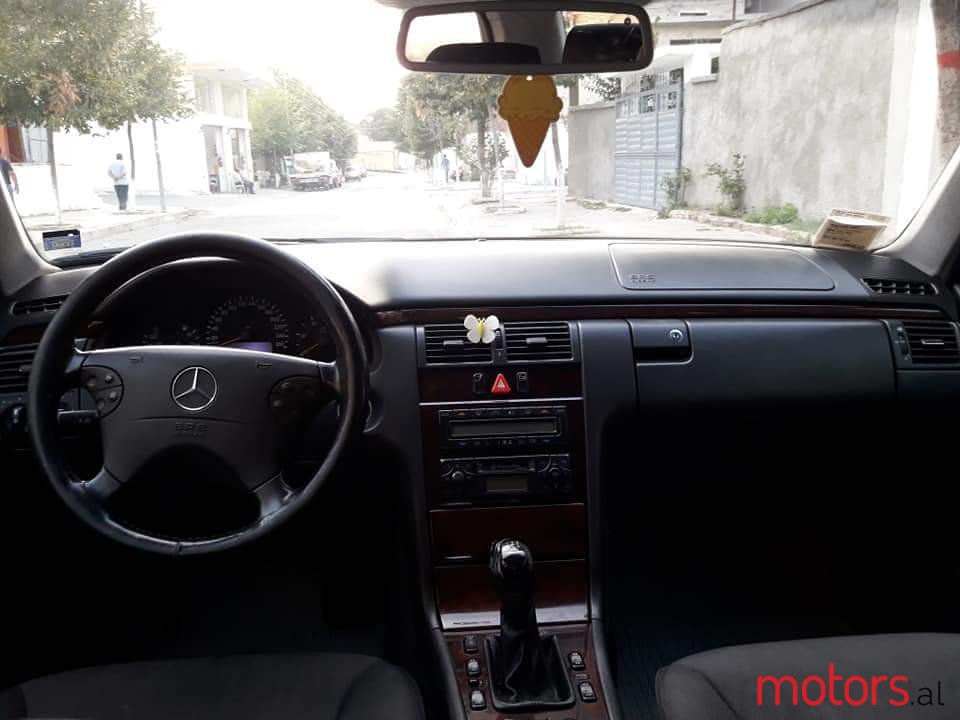 2002' Mercedes-Benz 260E Mercedez Benz  E270 CDi photo #4