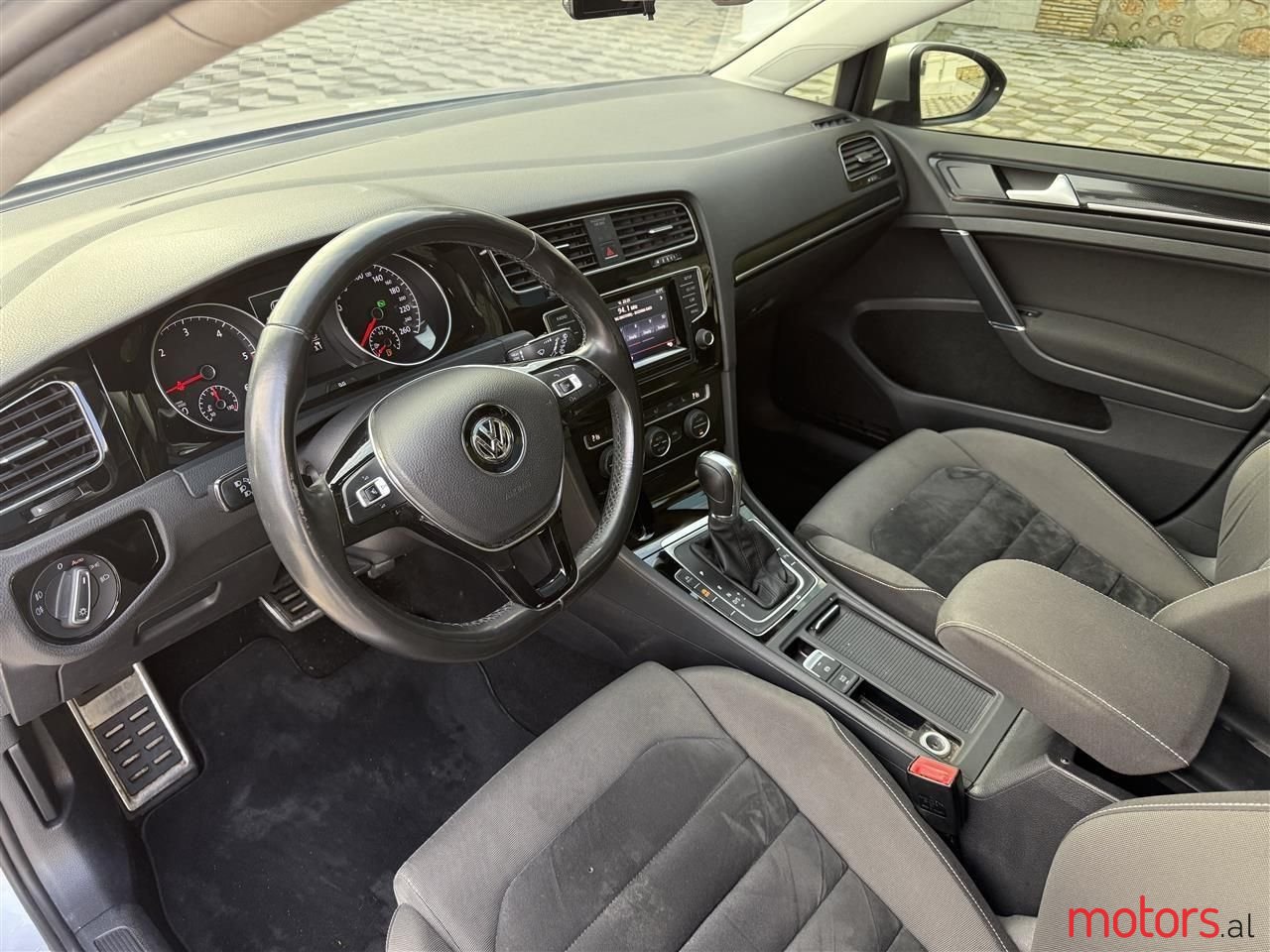 2013' Volkswagen Golf photo #5