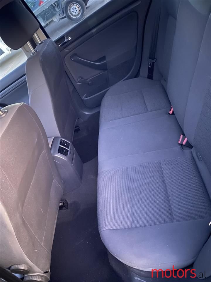 2005' Volkswagen Golf photo #5