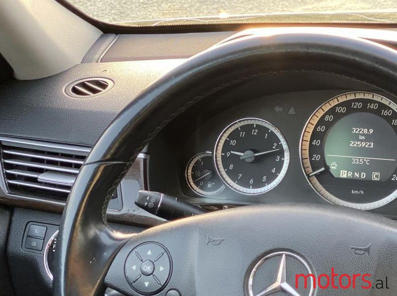 2010' Mercedes-Benz E 200 photo #4