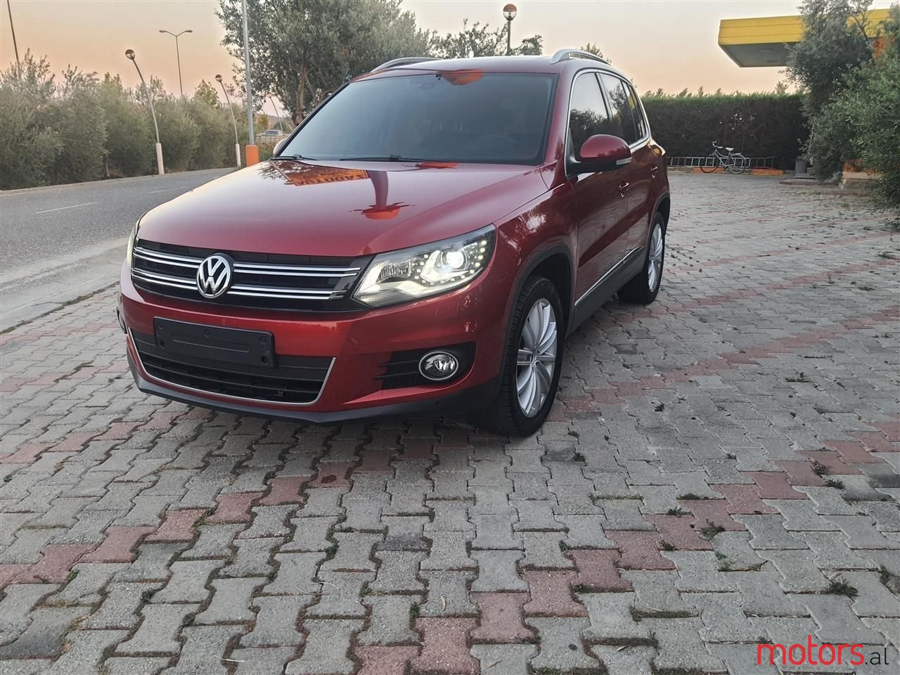 2012' Volkswagen Tiguan photo #1